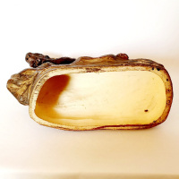 Keramieken leeuw, gesigneerd